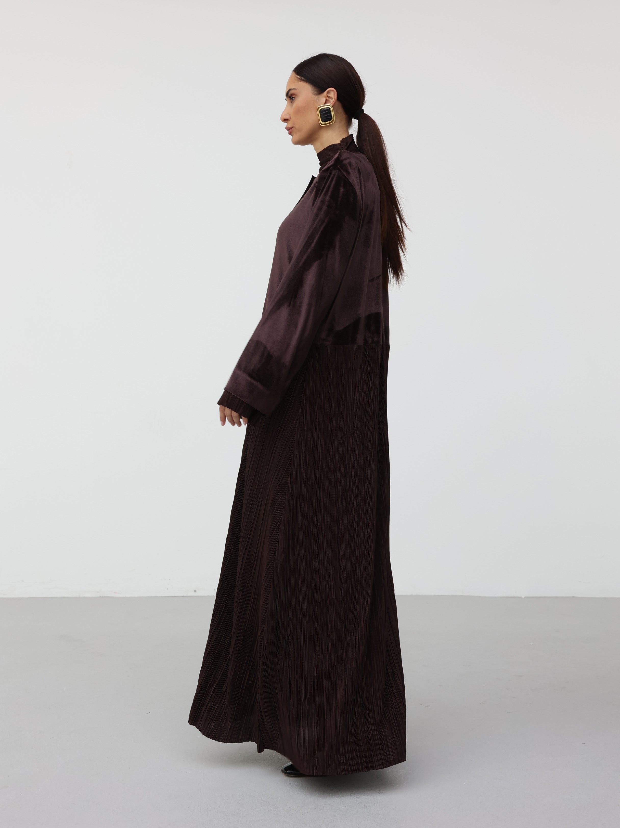 The Abaya 01 - Naomi
