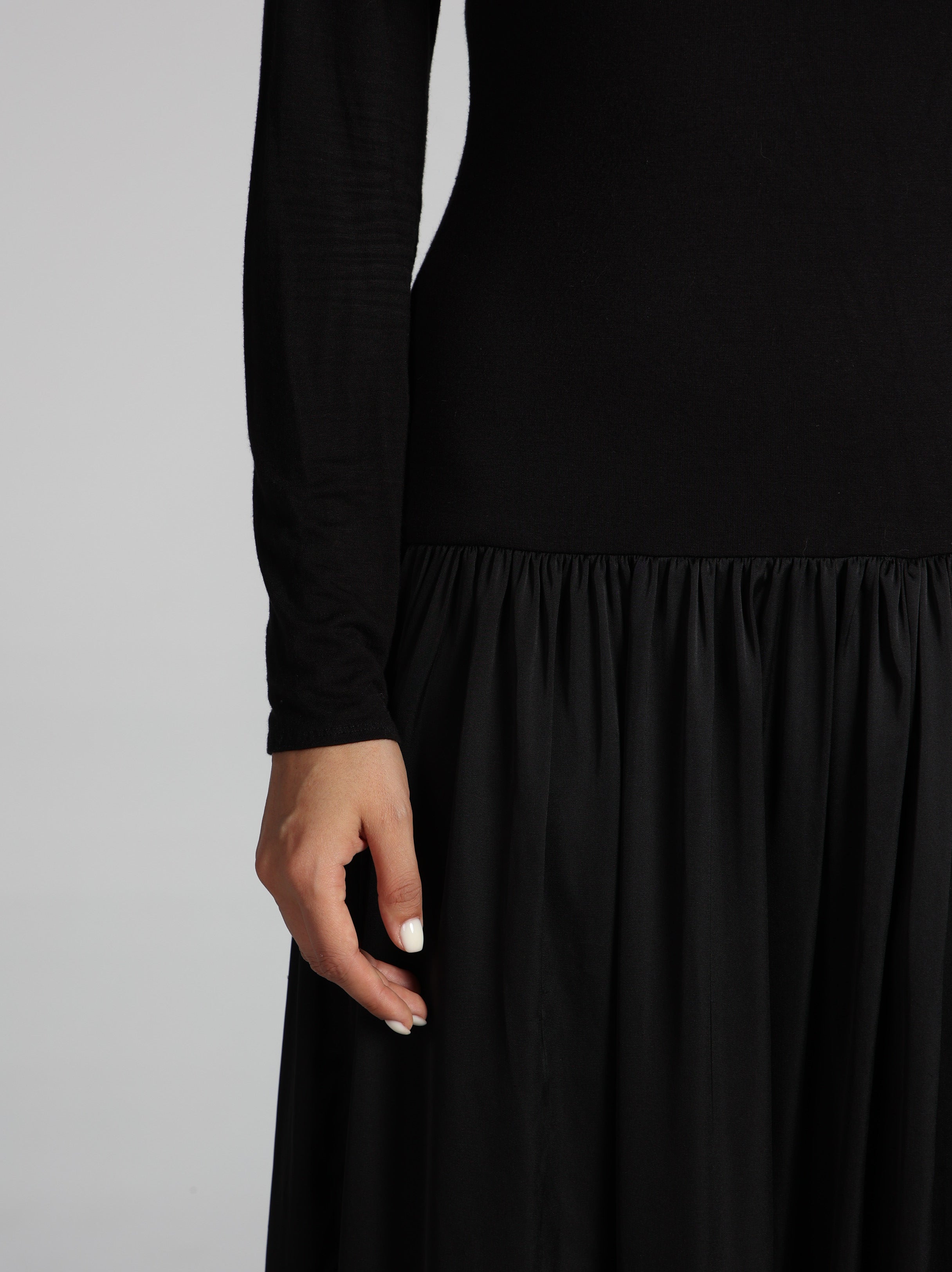 The Dress 05 - Black
