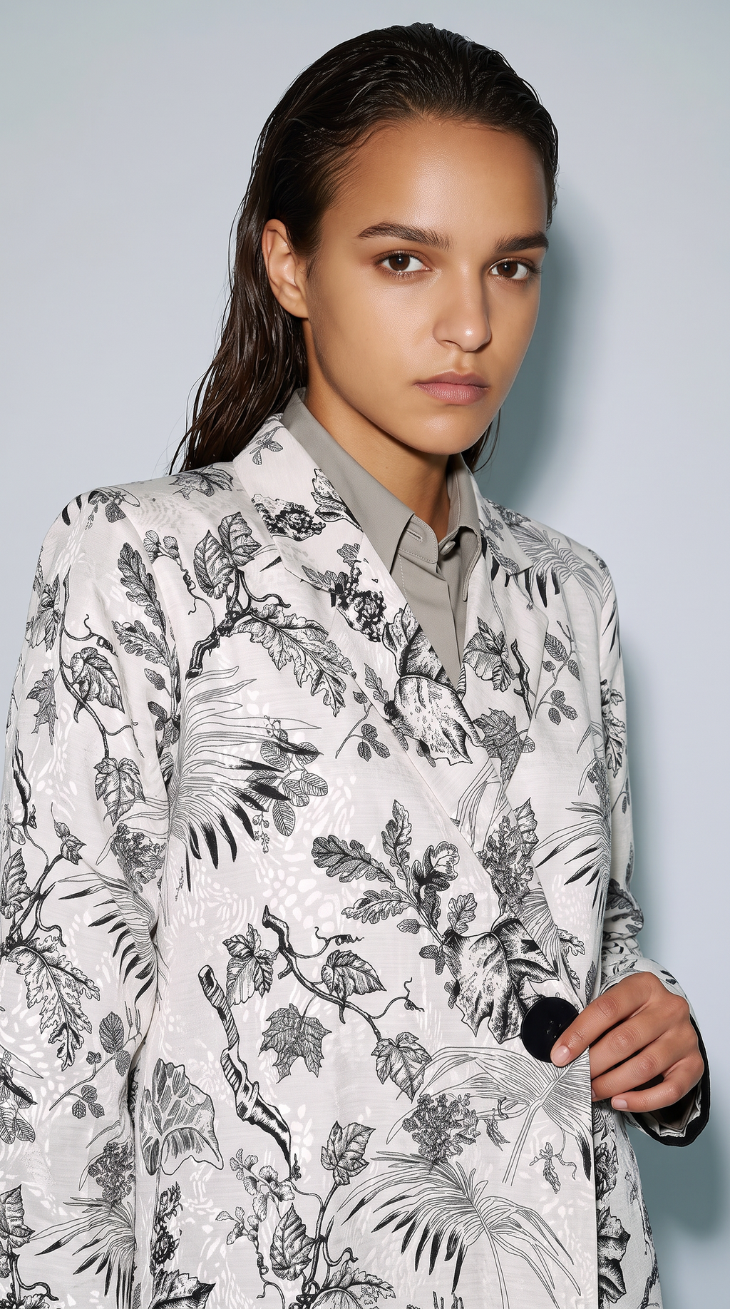 The Abaya 06 - B&W floral
