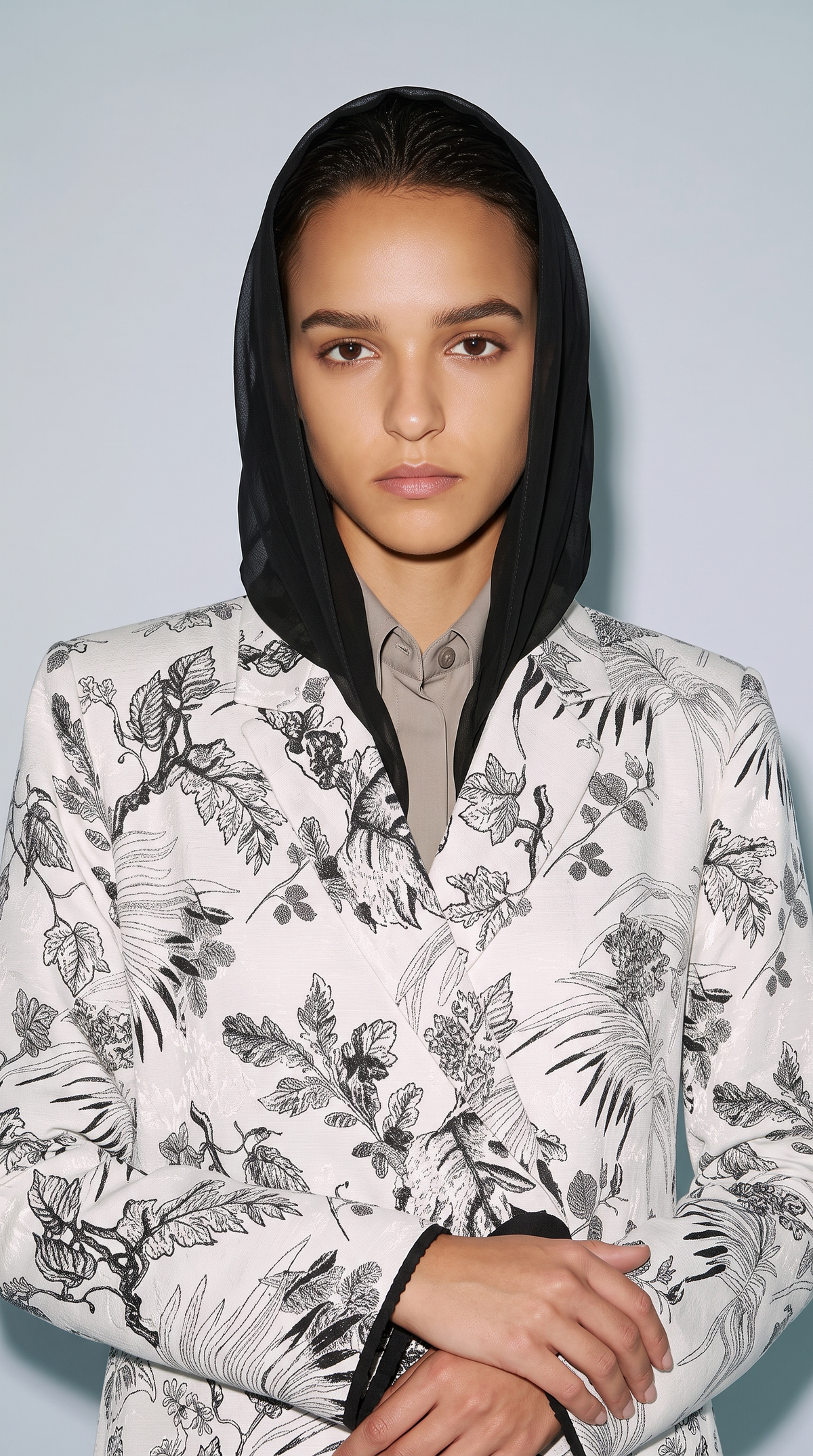 The Abaya 06 - B&W floral